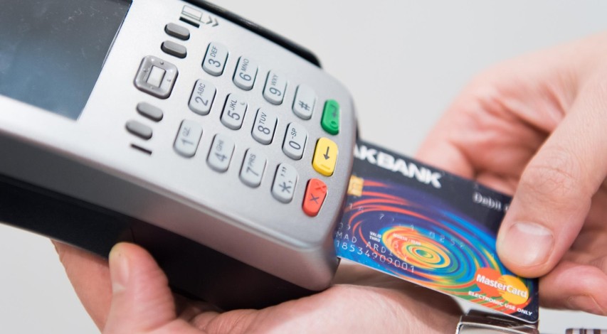 Arrows showing credit card rate fluctuations